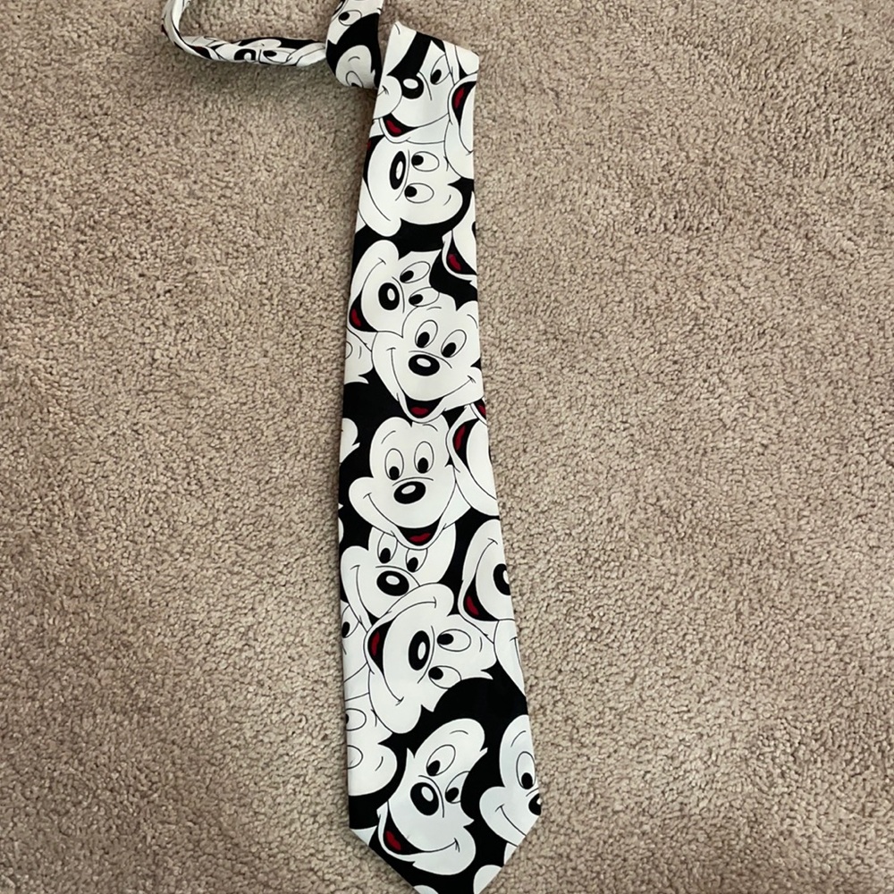 Disney Mickey Mouse Tie for those Mickey lovers!